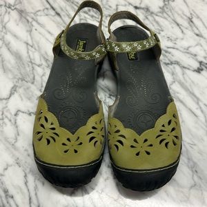 Jambu sandals